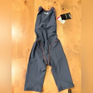 TYR Thresher 12u Competition Suit NWT size 26